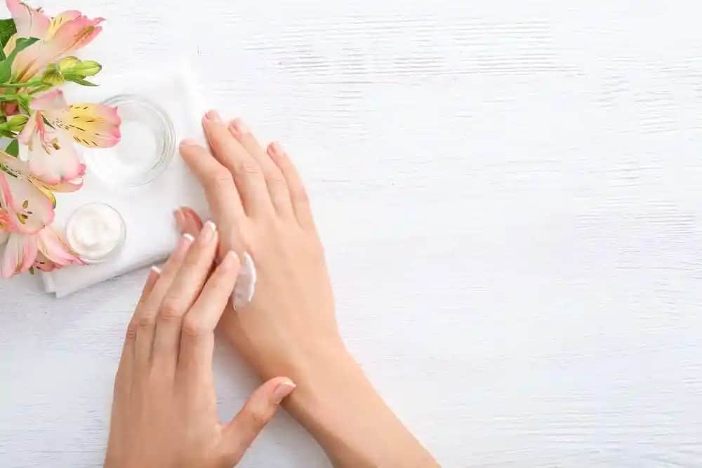 El Çatlamasına Karşı En Etkili Kremler ve Bakım Yöntemleri Rehberi