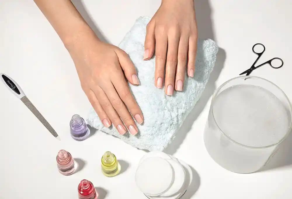 El ve Tırnak Bakımı İpuçları: Sağlıklı ve Estetik Eller İçin Doğal Yöntemler