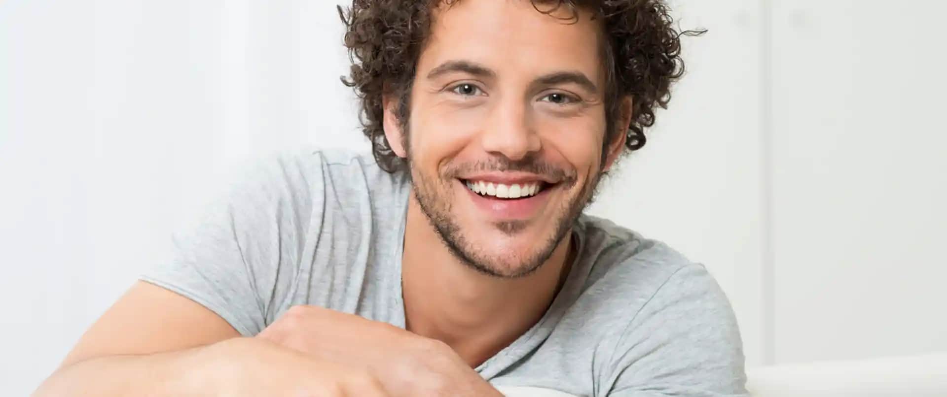 Erkek Kıvırcık Saç Bakımı: En Etkili Yöntemler ve Stil Tavsiyeleri