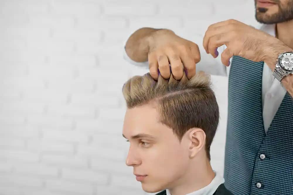 Erkekler İçin Saç Boyama Rehberi: Trendler, Teknikler ve Stil İpuçları