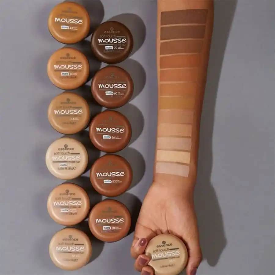 Essence Natural Matte Mousse Fondöten ile Doğal ve Mat Görünüm Sağlayan Makyaj Ürünü