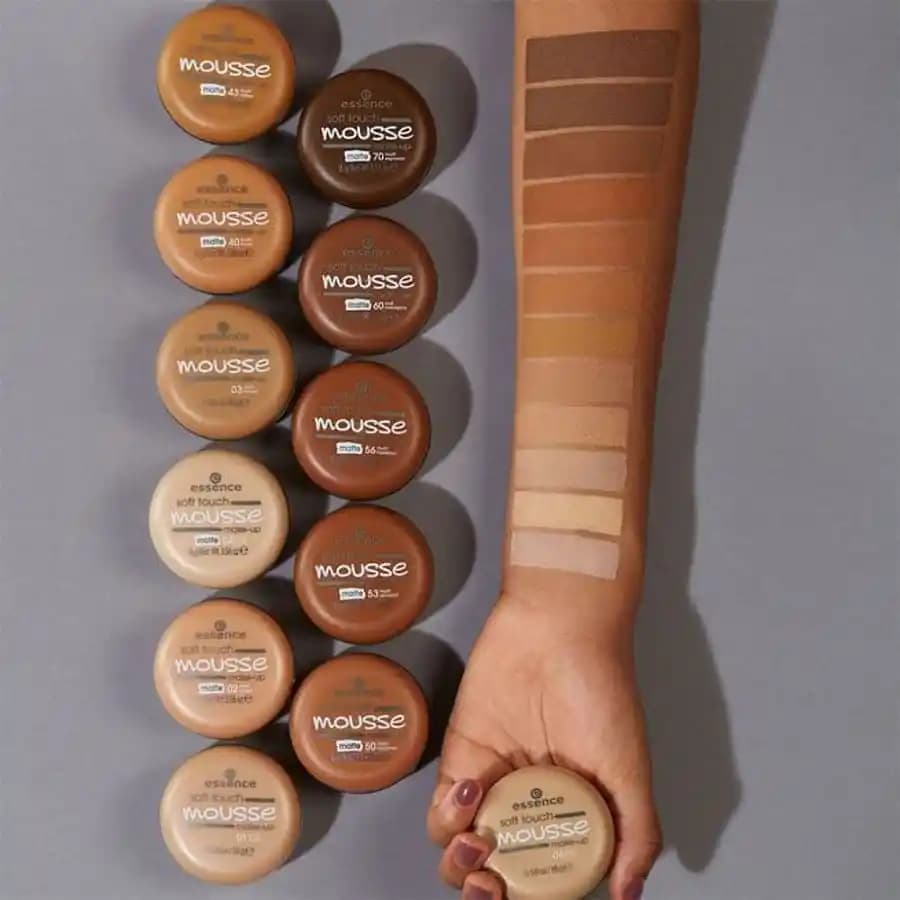 Essence Natural Matte Mousse Fondöten ile Doğal ve Mat Görünüm Sağlayan Makyaj Ürünü