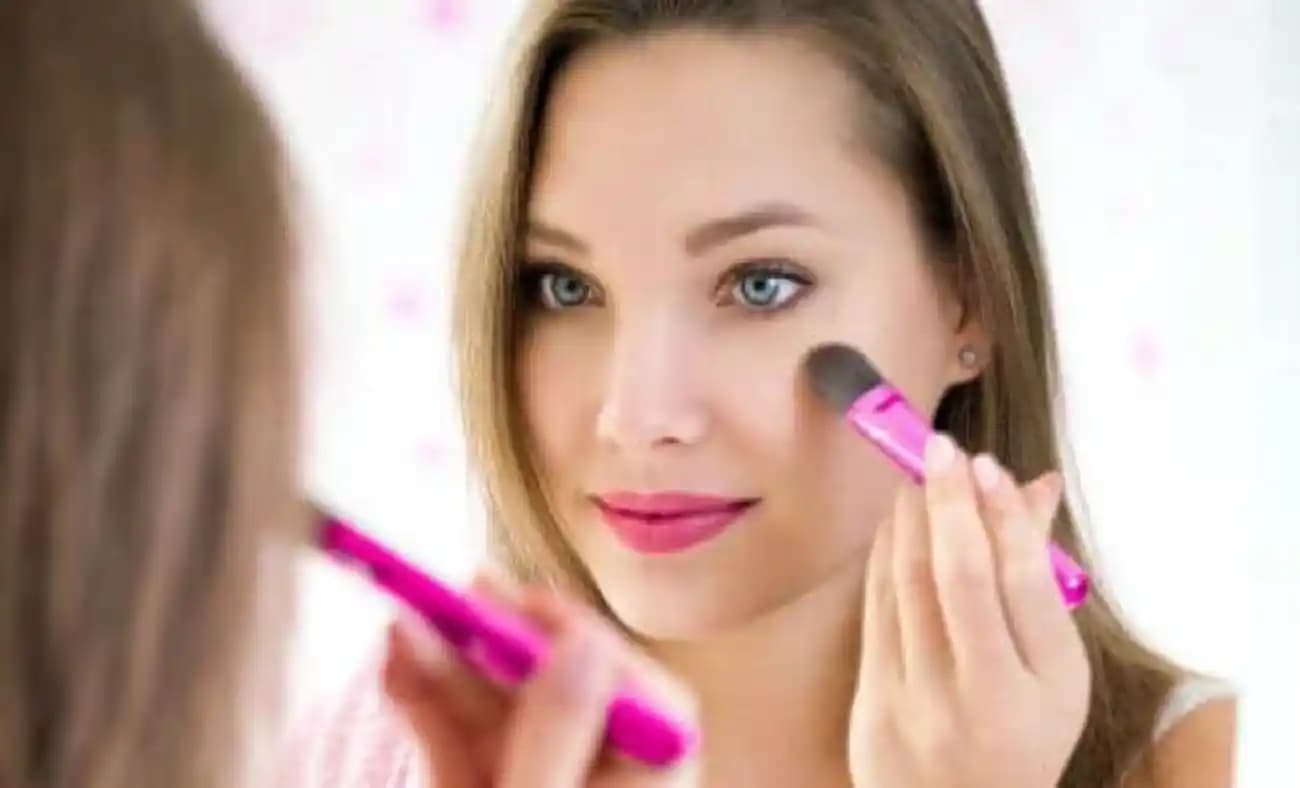 Evde Doğal ve Ekonomik Makyaj Yöntemleri ve Güzellik Sırları