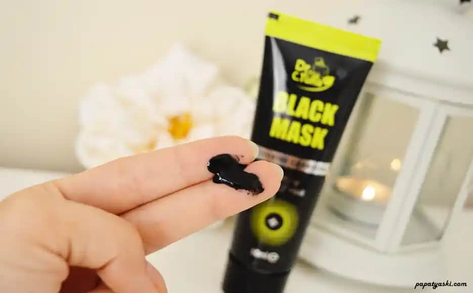 Farmasi Siyah Maske: Derinlemesine Temizlik ve Gözenek Sıkılaştırıcı Etkileri