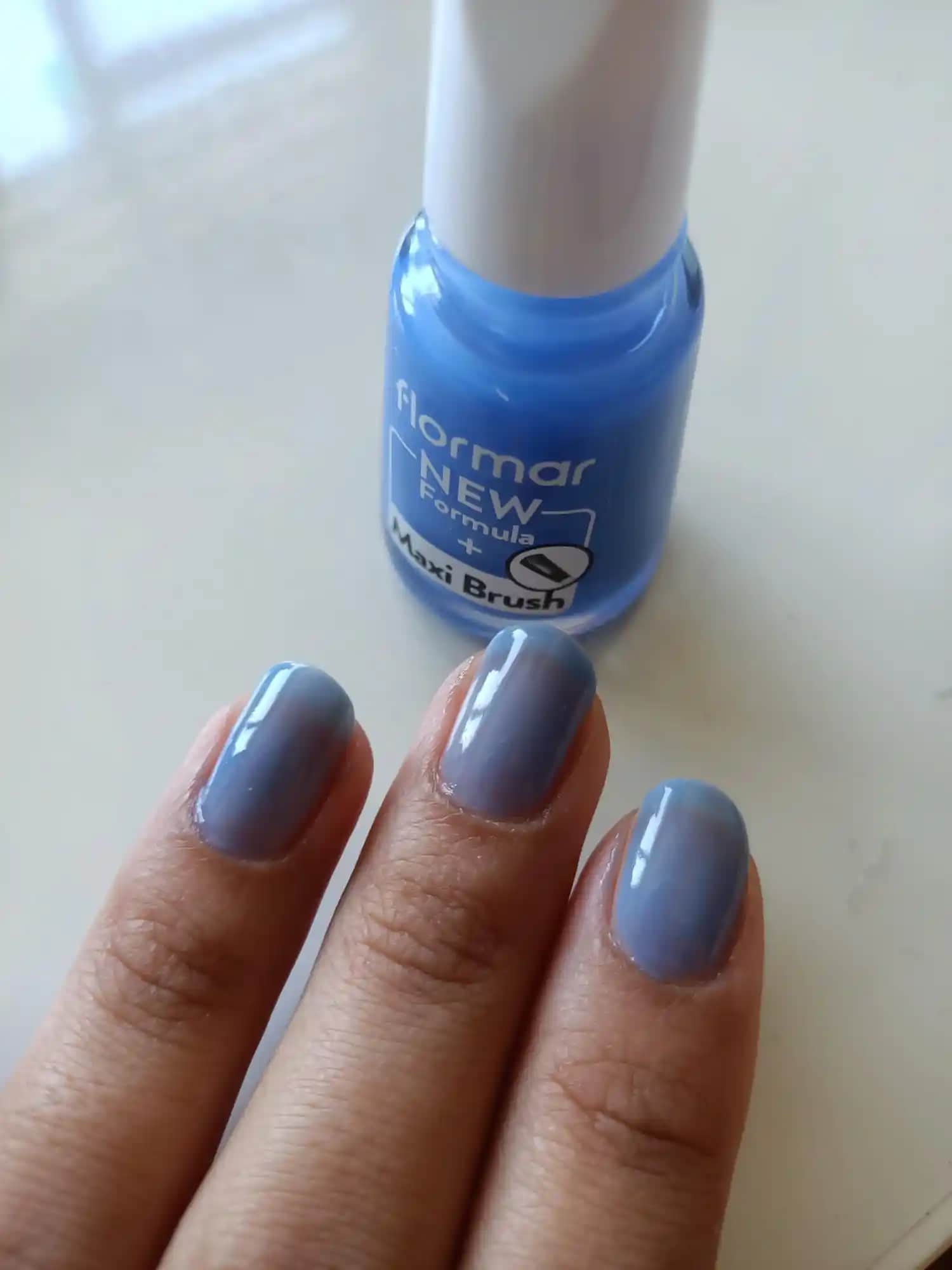 Flormar 487 Navy Blue: Derin Mavi Tonuyla Uzun Süre Dayanan Şık Oje