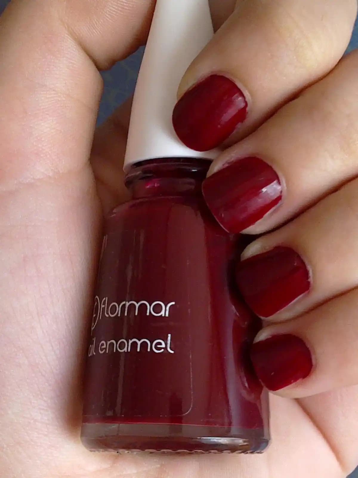 Flormar Bordo Oje 352: Yüksek Kalite ve Şıklık Sunan Zarif Renk Seçeneği