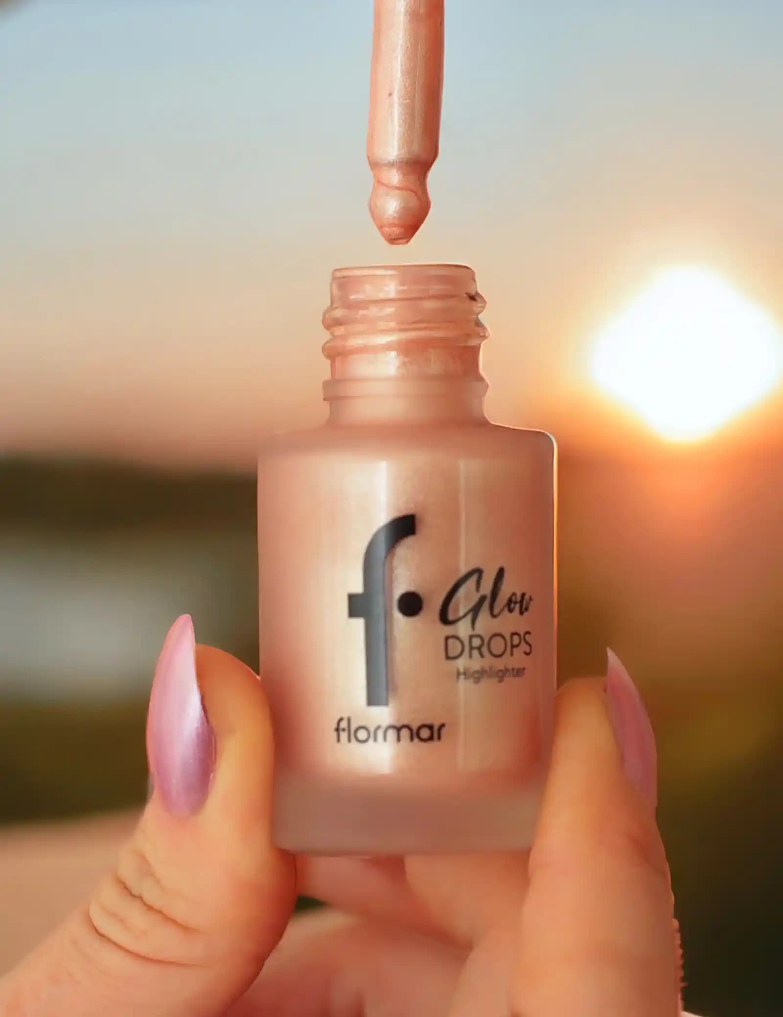 Flormar Glow Serisi: Doğal Işıltı ve Parlaklık Sağlayan Makyaj Ürünleri