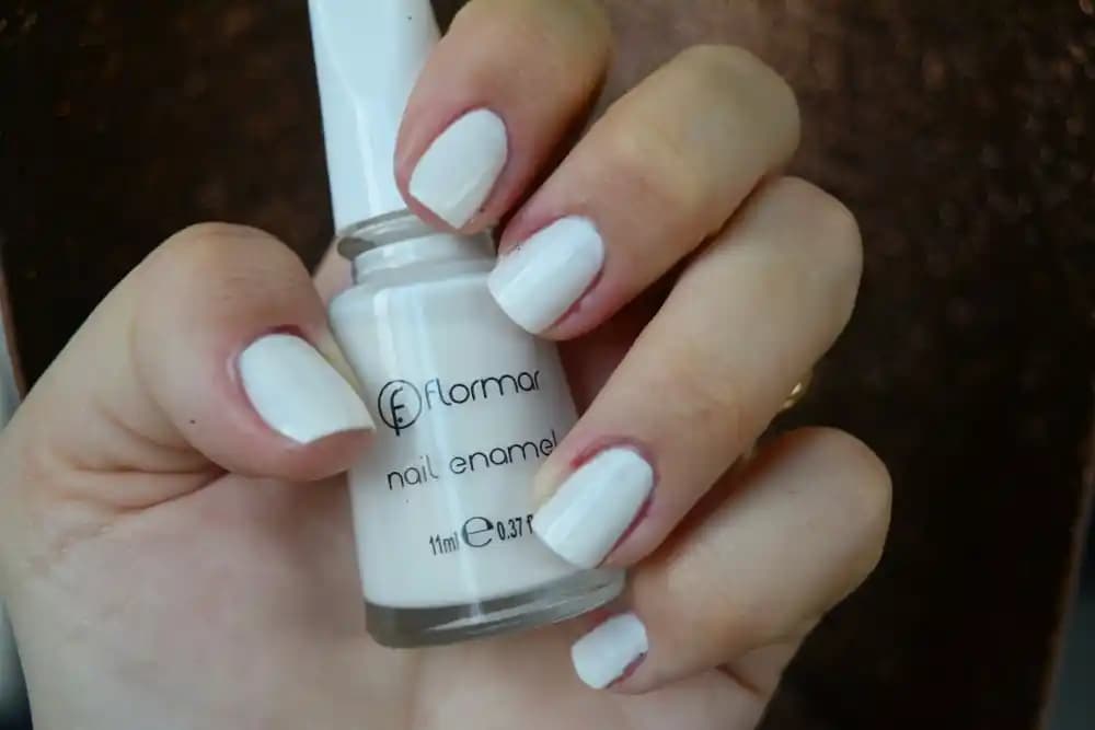 Flormar Snow White Beyaz Oje: Kaliteli, Dayanıklı ve Trendy Tırnak Renkleri