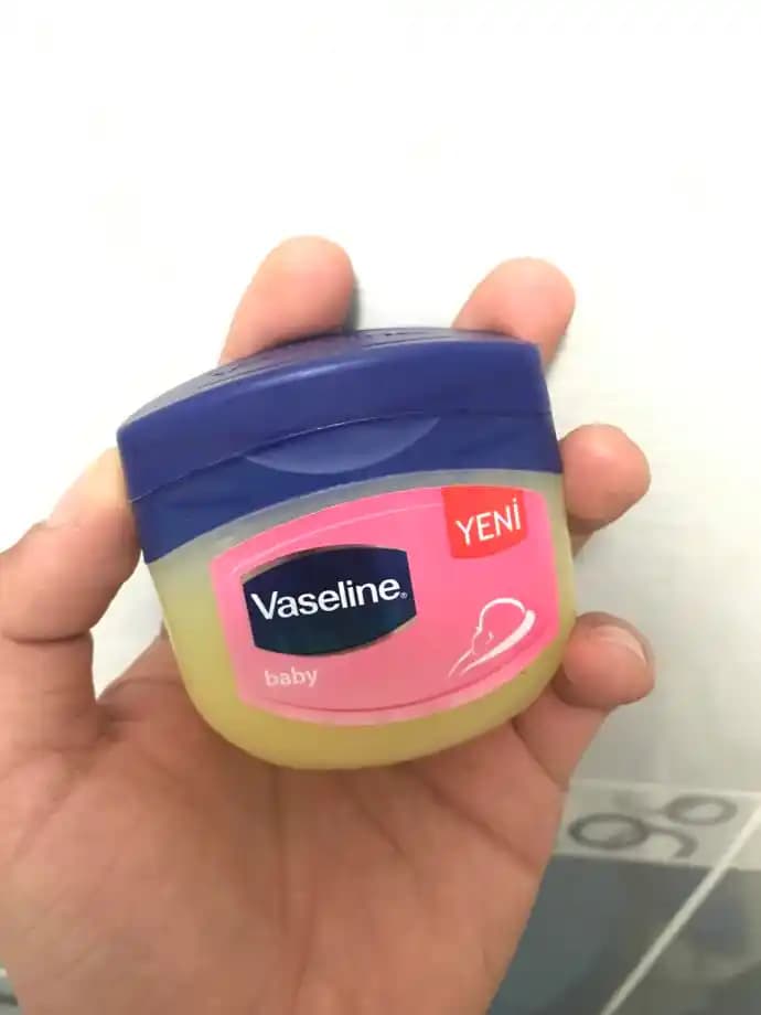 Gebelikte Vazelin Kullanımı Güvenli Mi? Cilt Sağlığı ve Riskler Hakkında Bilmeniz Gerekenler
