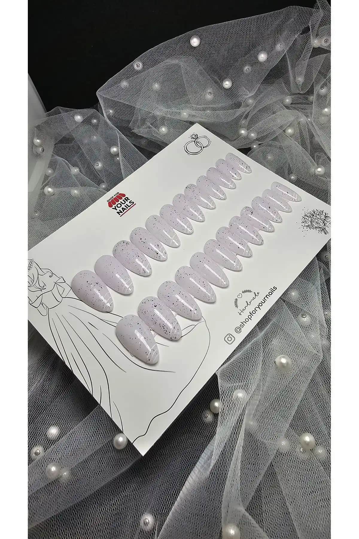 Gelin Tırnakları: Modern ve Şık Takma Tırnak Modelleri ve Uygulama Rehberi