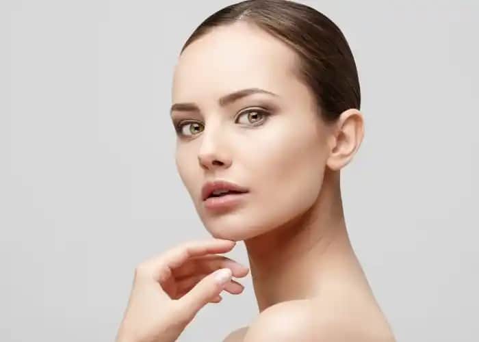 Glikolik Asit: Cilt Yenileme ve Parlaklık Sağlayan Güçlü Bakım Sırrı