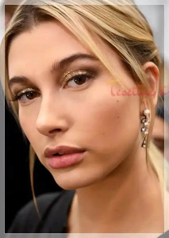 Glitter Makyaj: Sade ve Işıltılı Bir Görünüm İçin Profesyonel Rehberlik