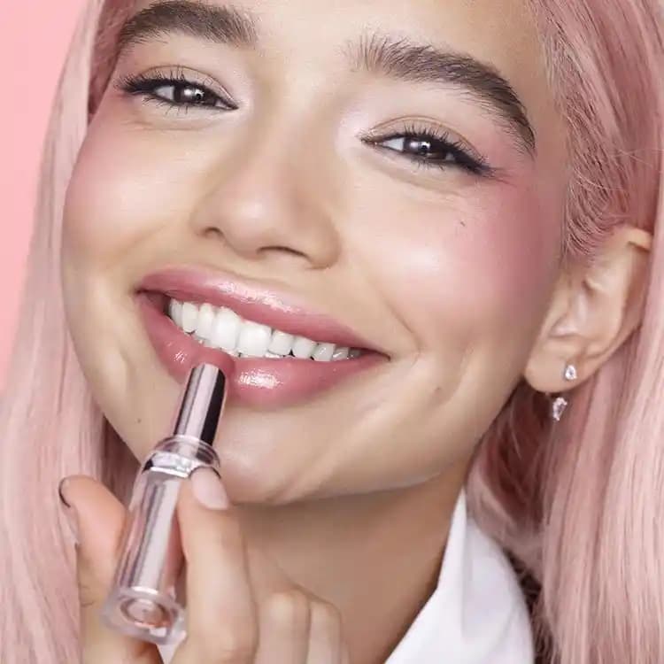 Glow Paradise: Doğal İçeriklerle Zenginleştirilmiş Kozmetik ve Cilt Bakım Çözümleri