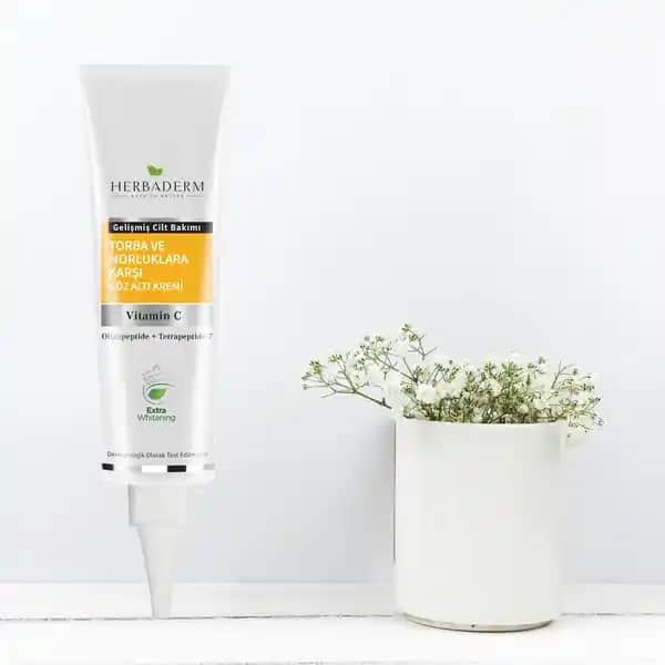 Göz Altı Kremi Seçimi ve Kullanımı: Sağlıklı ve Genç Gözler İçin İpuçları