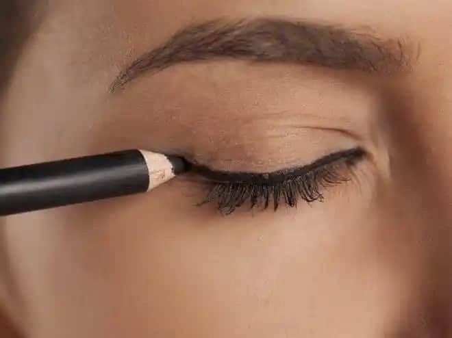 Göz Kalemi Kullanımı ve Makyajda Doğru Uygulama Yöntemleri