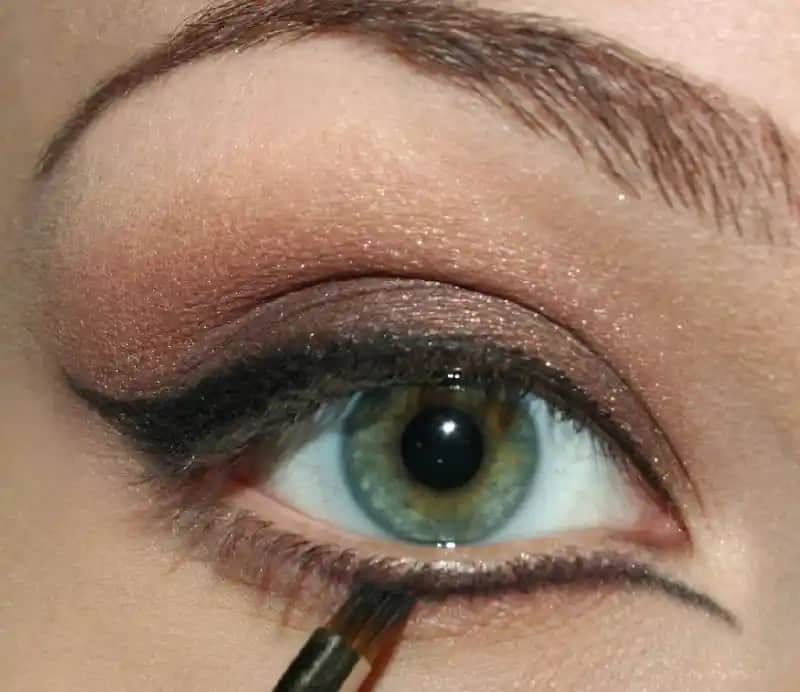 Göz Makyajı Teknikleri ve Ürünleri: Göz Şekline Uygun Makyaj Rehberi