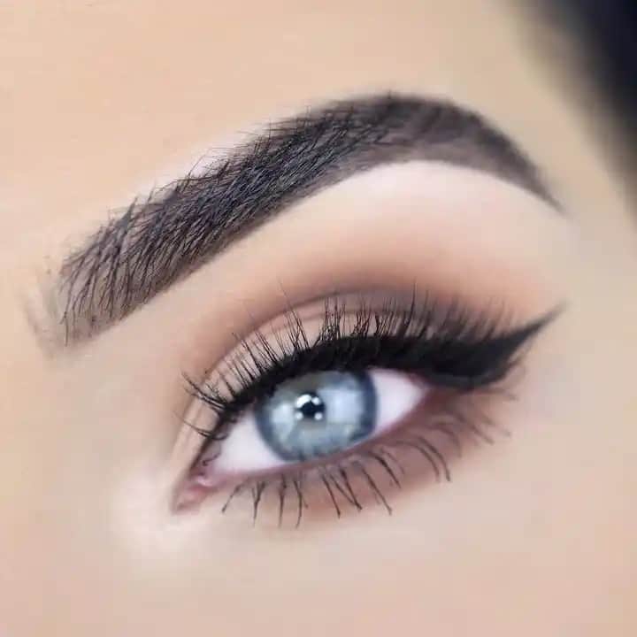 Göz Sade Makyajı: Doğal ve Zarif Görünüm İçin Temel Prensipler ve Uygulama İpuçları