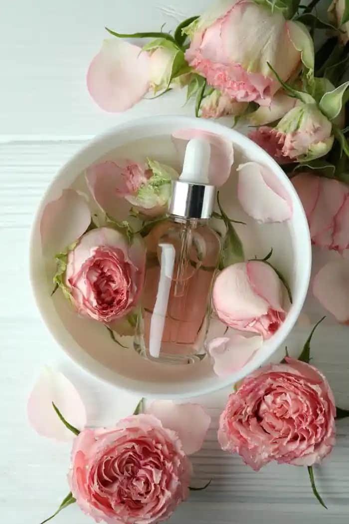 Gül Suyu Tonik Nedir? Doğal Güzellik ve Cilt Bakımında Kullanım Faydaları