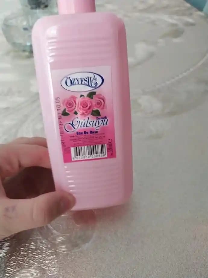 2025'te Gül Suyunun Sivilceyle Mücadelesinde Bilmeniz Gereken 5 Sır