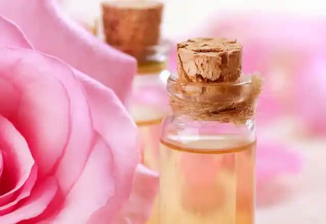 Gül Suyunun Cilt Sağlığına Katkıları ve Doğal Güzellik Sırları