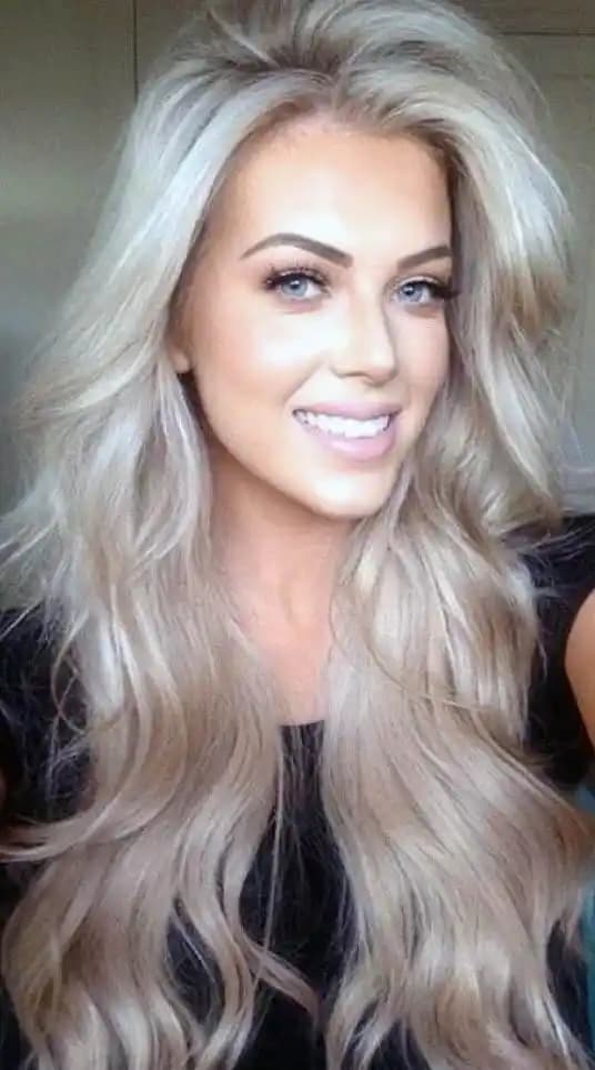 Gümsü Sarısı Saç Rengi: Özellikleri, Uygulama ve Bakım İpuçları