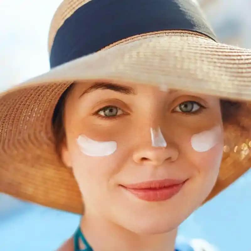 Güneş Yağı Kullanımı ve Faydaları: Koruma ve Bronzlaşma İçin Doğru Seçenekler