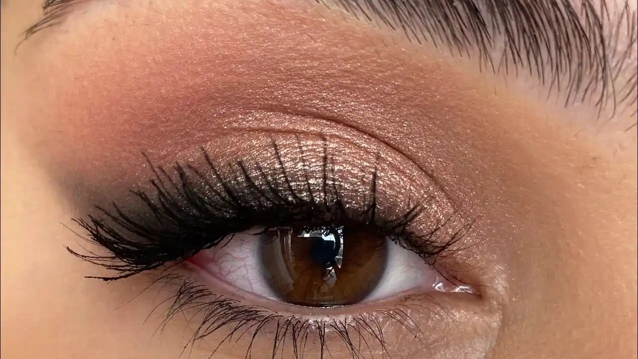 Günlük Kullanım İçin Buğulu Göz Makyajı: Pratik ve Zarif Uygulama Rehberi