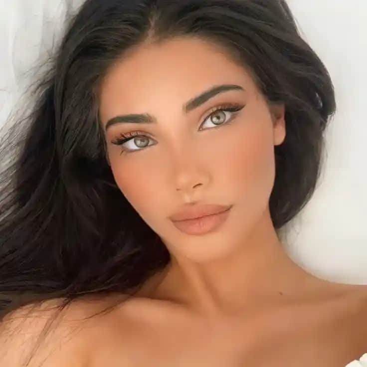 Güzel Makyaj Fotoğraflarıyla İlham ve Kendini İfade Etme Sanatı