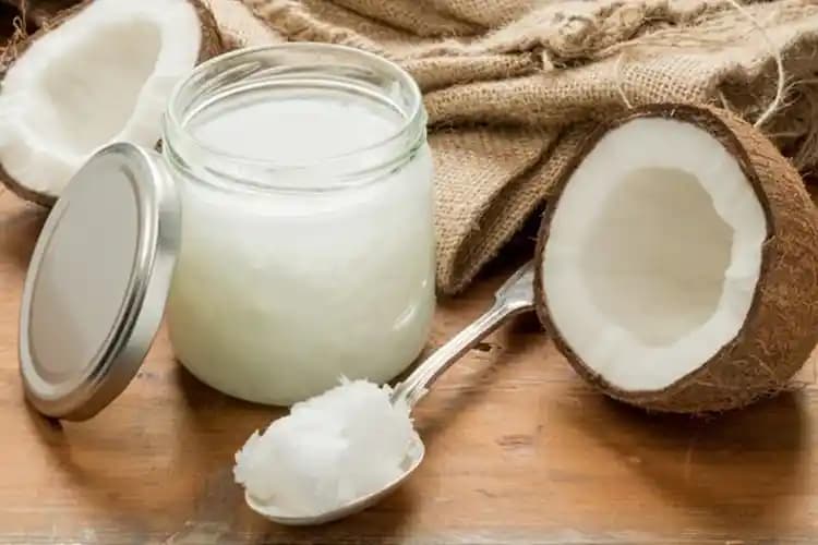Hindistan Cevizi Yağı Saçta Ne Kadar Kalmalı ve Doğru Kullanım İpuçları