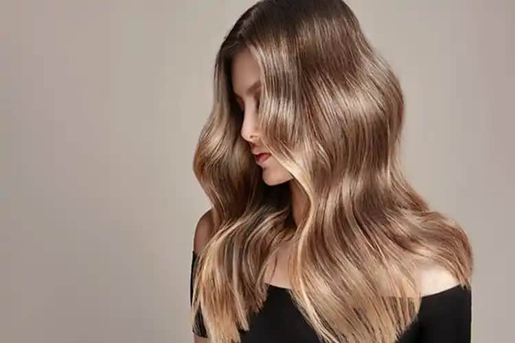 İnci Kumralı Saç Rengi Nedir ve Kimlere Yakışır Detaylı Rehber