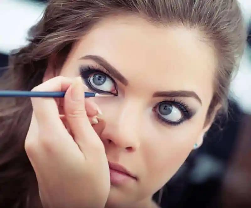 İri Gözler İçin Makyaj Rehberi: Gözleri Daha Büyük ve Çekici Gösteren Teknikler