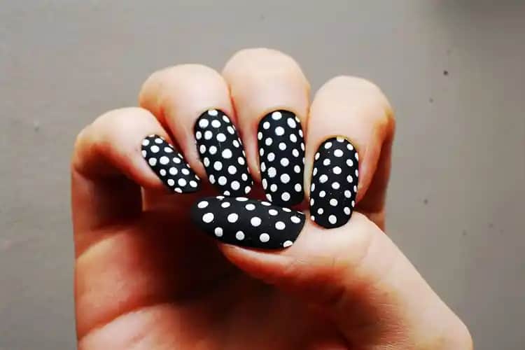 Jel Tırnak ile Protez Tırnak Arasındaki Farklar ve Doğru Seçim Rehberi