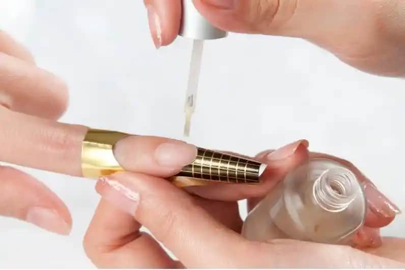 Jel Tırnak Uygulaması Güvenli mi ve Tırnak Sağlığına Etkileri Nelerdir