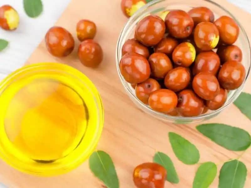 Jojoba Yağı Nedir? Kozmetik Dünyasında Doğal Bir Mucize Özellikleri ve Kullanım Alanları