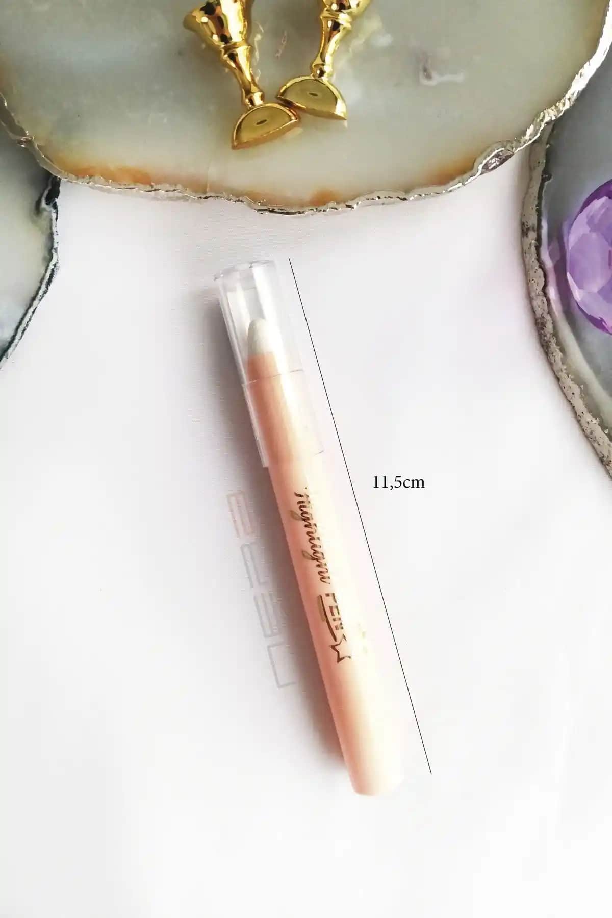 Kalem Aydınlatıcı ile Işıldayın: Makyajda Yeni Favoriniz