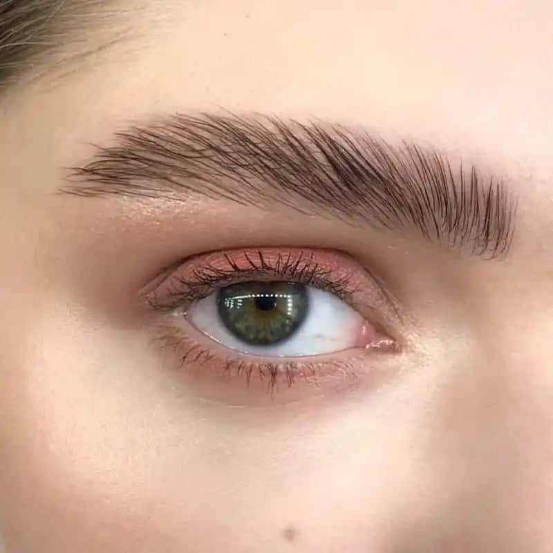 Kaş Jölesi Nedir ve Gün Boyu Kalıcı Doğal Kaş Şekillendirme Yöntemleri