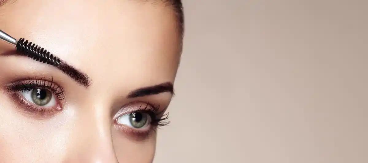 2025'te Kaş Maskarası ile Doğal ve Dolgun Kaşların 5 Sırrı