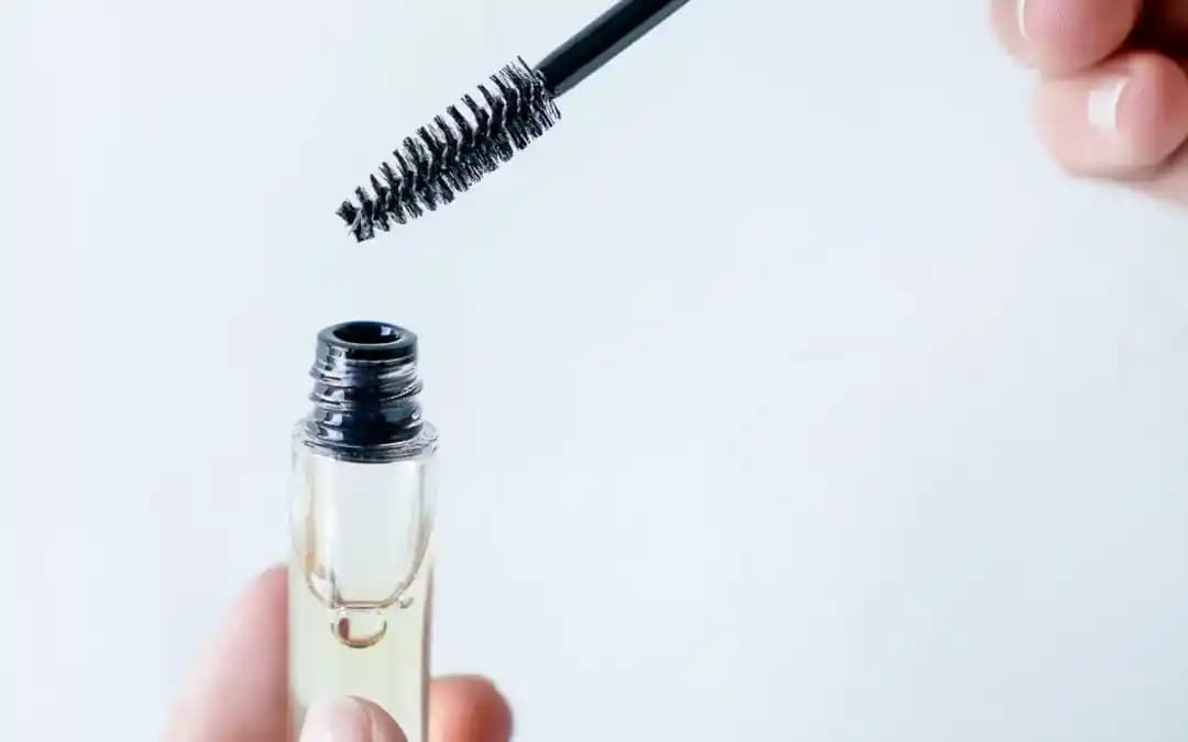 Kaş ve Kirpik Bakımı İçin Doğal Yağların Kullanım Yöntemleri ve Faydaları