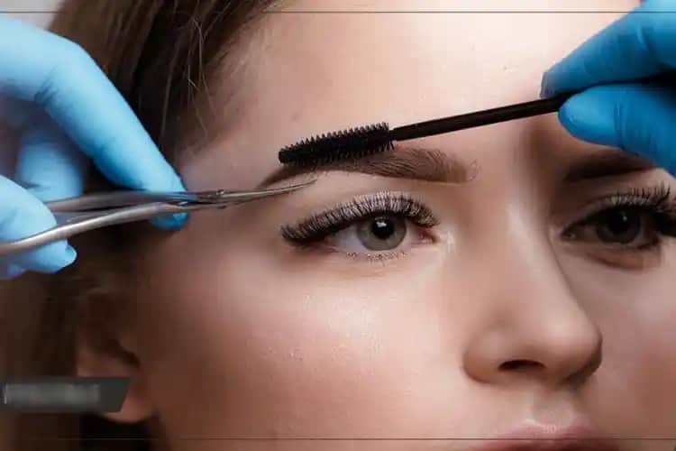 Kaş ve Kirpik Bakımında En Etkili Doğal Yağlar ve Uygulama İpuçları