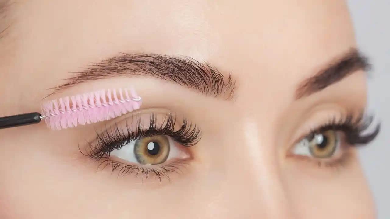 Kaş ve Kirpik Serumu Kullanımı Rehberi: Doğru Uygulama ve Bakım İpuçları