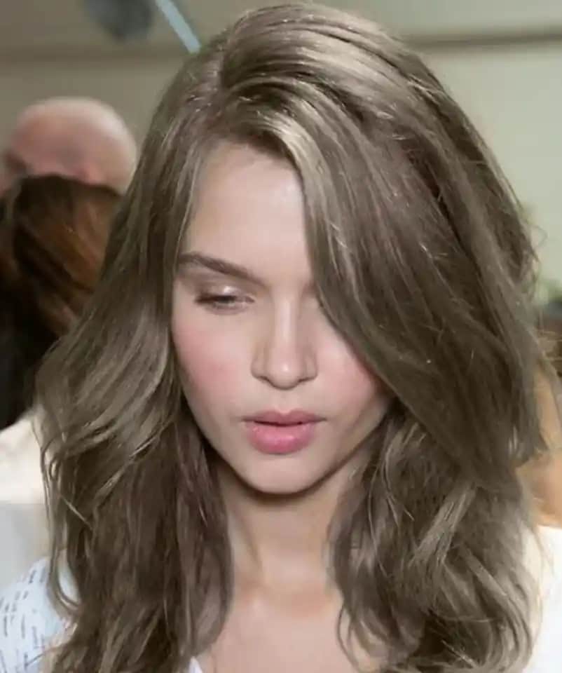 Kaşmir Kumral Saç Rengi: Doğal ve Işıltılı Bir Görünüm İçin En İyi Seçenekler