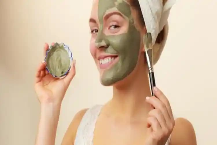 Kil Maskesi Kullanımı ve Faydaları: Doğal Cilt Bakımında Etkili Yöntemler