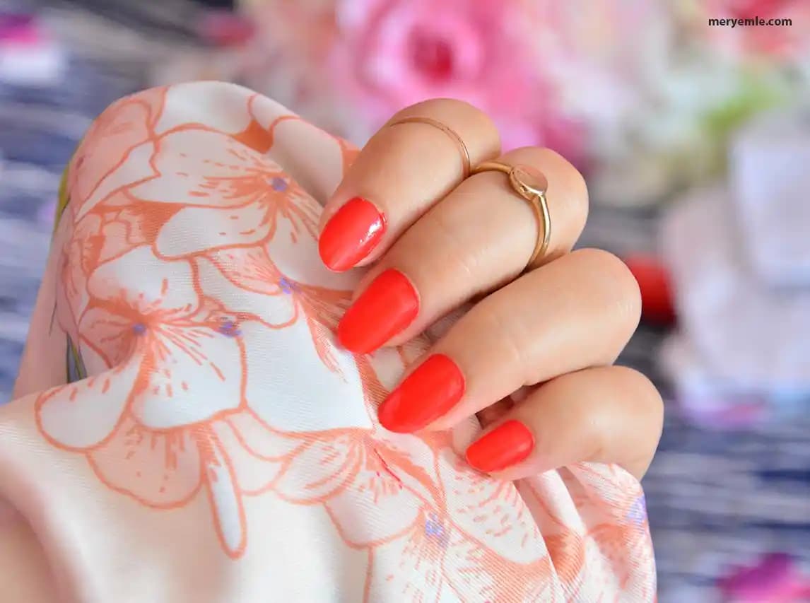 Kırmızı Oje Renkleri ve Trendleri: Tarzınıza Uygun Seçenekler ve Bakım İpuçları