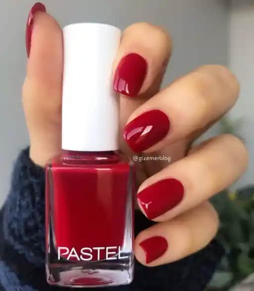 Kırmızı Oje Trendleri ve Ten Rengine Uygun En Güzel Tonlar Hakkında Rehber