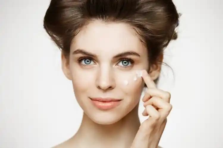 Kırmızı Serum Kullanımı Rehberi: Cilt Sağlığını Destekleyen Doğru Uygulama Yöntemleri