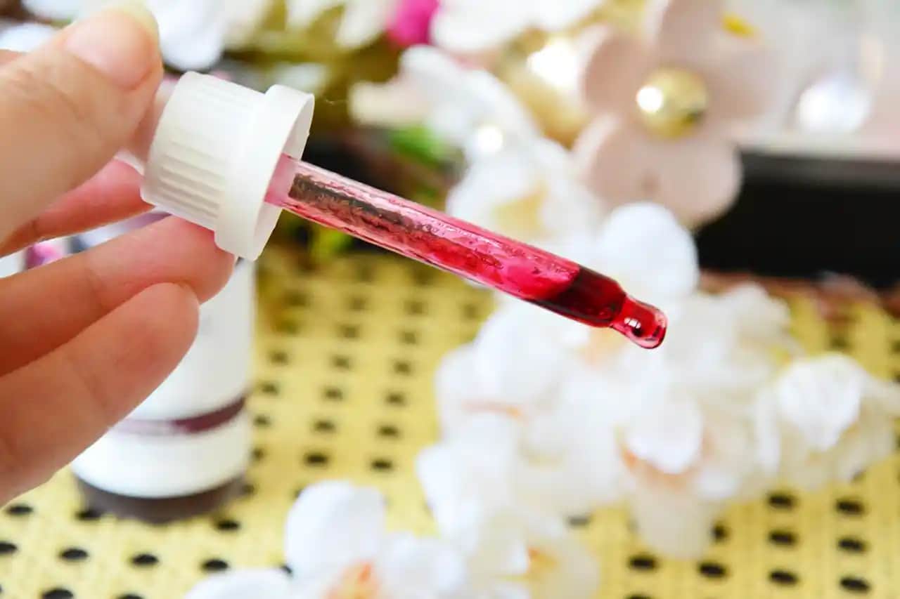 Kırmızı Serum Kullanımı ve Faydaları: Cilt Bakımında Yenilikçi Bir Yaklaşım