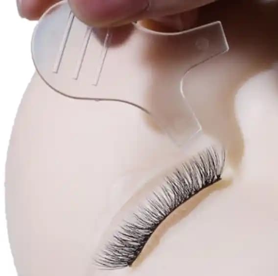 Kirpik Yapıştırma Teknikleri ve Doğru Ürün Seçimi ile Gözlerinizi Vurgulayın