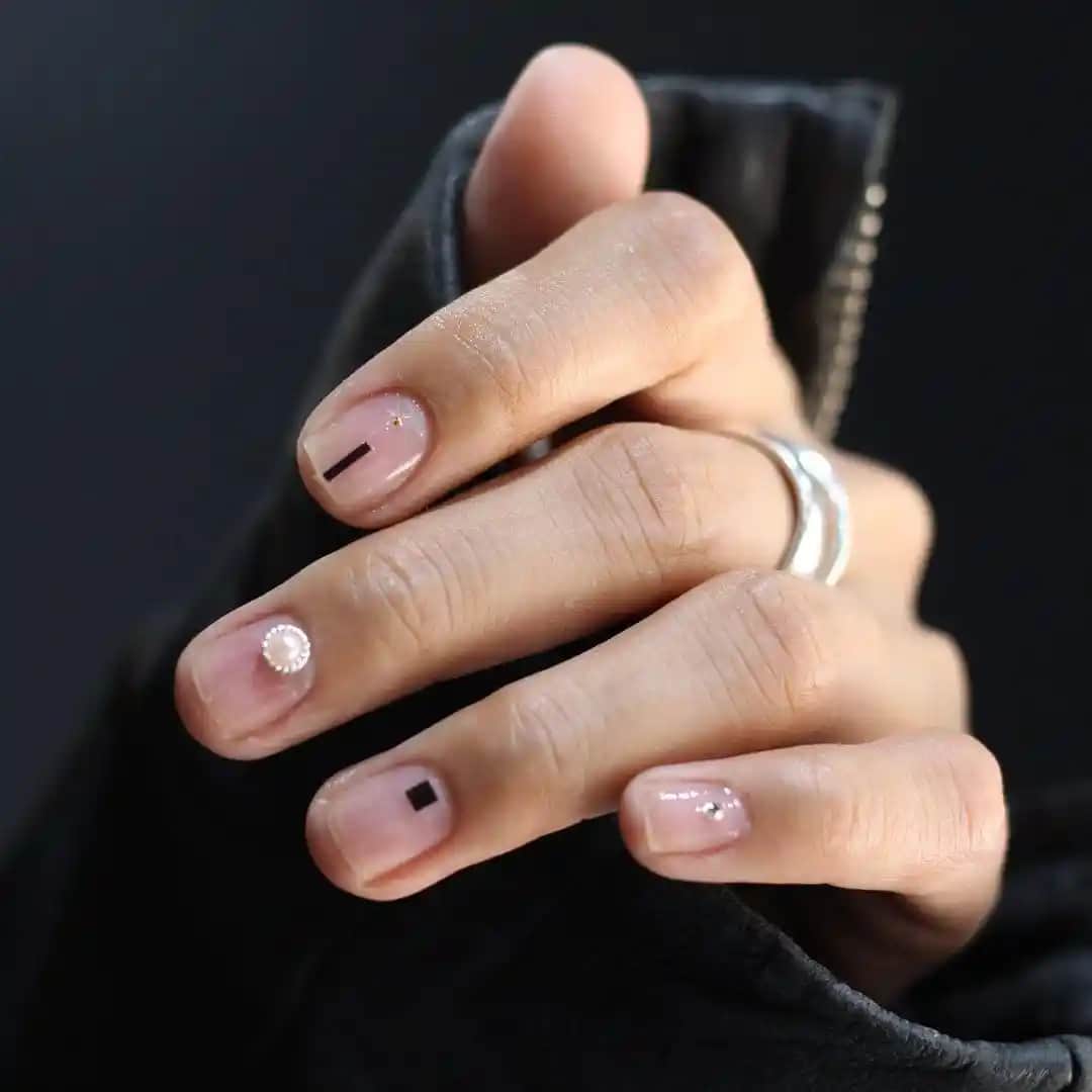 Kısa Tırnaklar İçin Modern ve Şık Manikür Trendleri ve Uygulama İpuçları