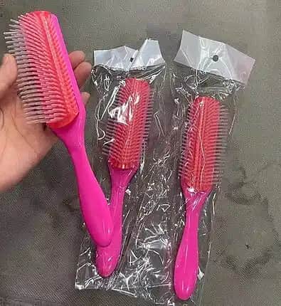 Kıvırcık Saçlar İçin En İyi Tarak ve Fırça Seçenekleri Denman Kılavuzu