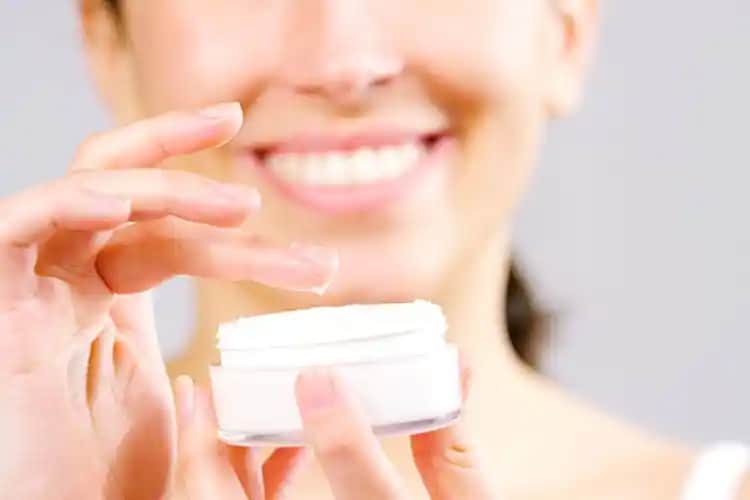 Koltuk Altına Krem Sürmek Güvenli Mi ve Doğru Kullanım Yöntemleri